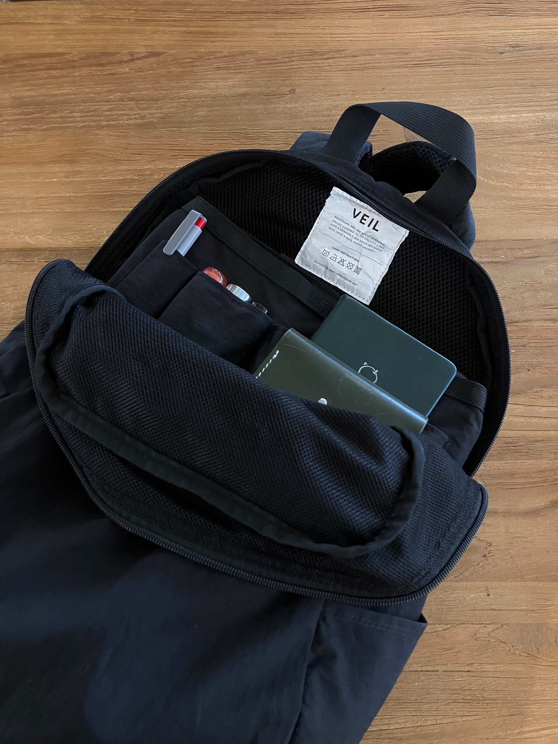 <span style="   line-height: 1em;   font-size: 14px;   letter-spacing: 0.5px;   border: 1px solid white;   margin-bottom: 10px;   padding: 8px;   display: inline-block; ">Work Edition</span><br>RESTOCK<br>VEIL Backpack