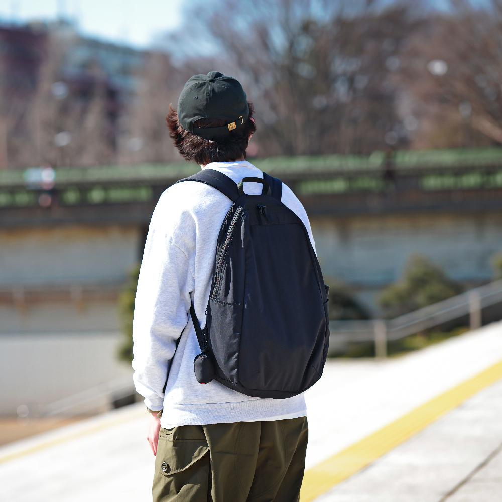 <span style="   line-height: 1em;   font-size: 18px;   letter-spacing: 0.5px;   border: 1px solid white;   margin-bottom: 10px;   padding: 10px;   display: inline-block; ">Work Edition</span><br>RESTOCK<br> VEIL BACKPACK  <svg xmlns="http://www.w3.org/2000/svg" fill="none" stroke="white" stroke-width="1" viewBox="0 0 24 24"   style="width: 35px; height: 35px; margin-left: 8px; vertical-align: middle;">   <path d="M5 12h14M13 6l6 6-6 6"/> </svg>
