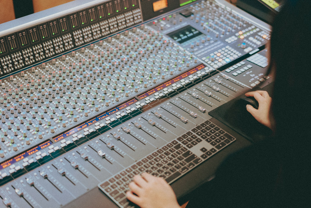 / 사운드 엔지니어 과정 레코딩 수업 중 /