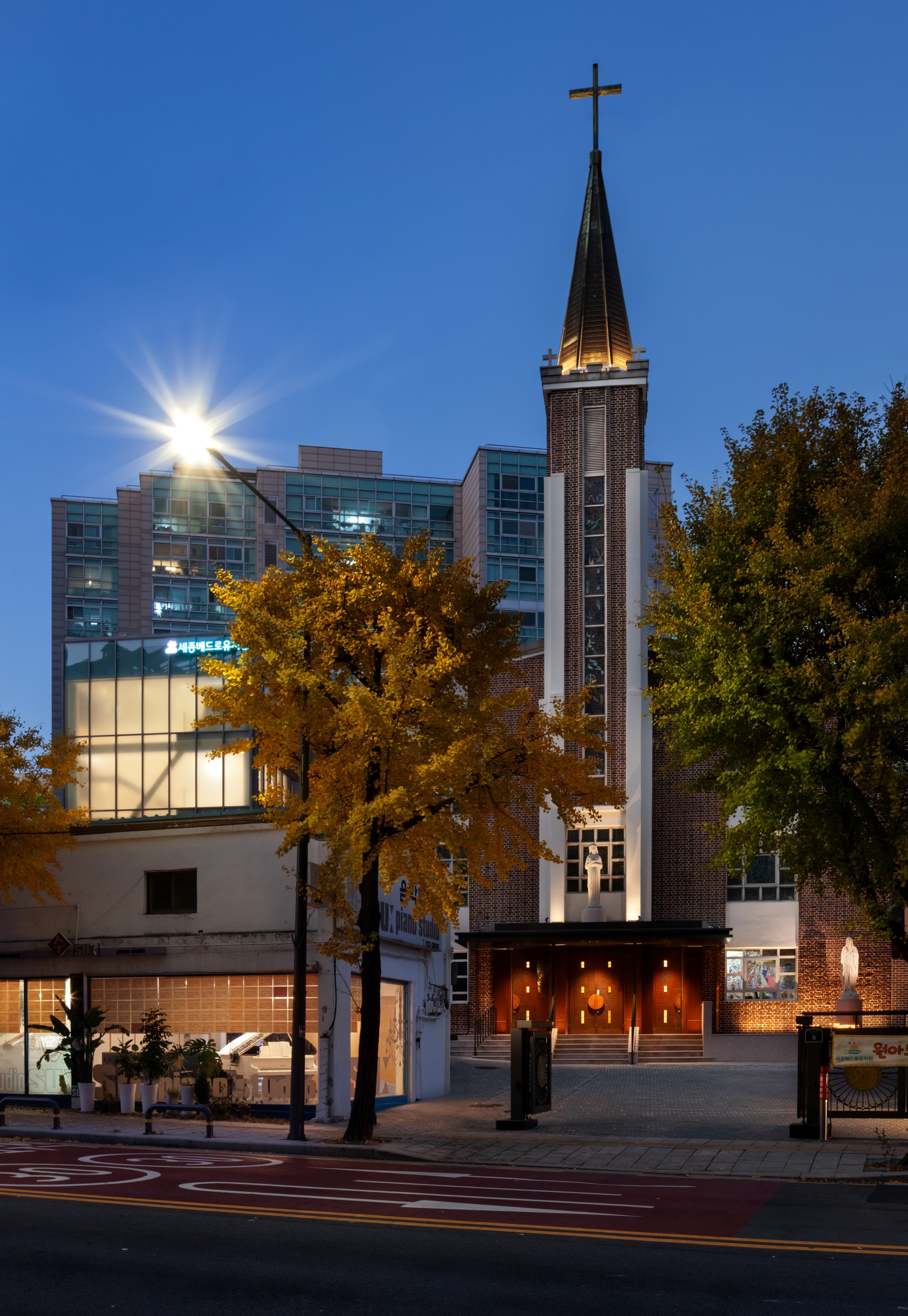 #18 Sejongno Church Annex - Exterior