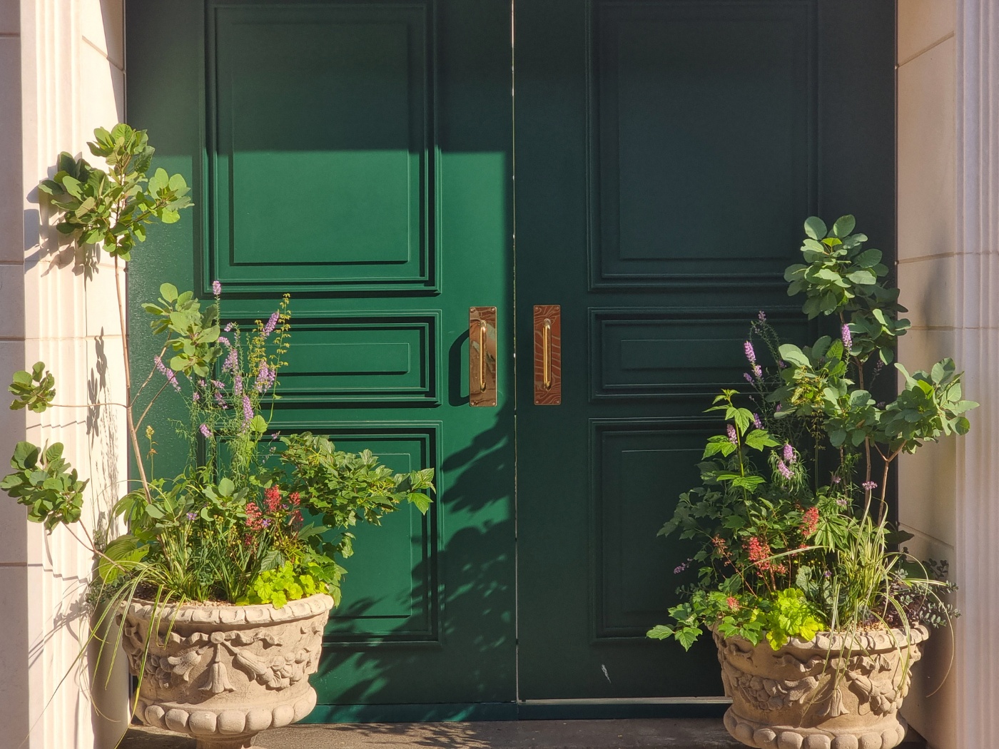 <p style="text-align: center; line-height: 1.15;"><span style="font-size: 20px; color: rgb(255, 255, 255);">[2024]</span></p>  <p style="line-height: 1.15; text-align: center;"><span style="color: #fff;"><span style="font-size: 60px;">삼성동 개인주택 정원</span></span></p>  <p style="line-height: 1.15; text-align: center;"><span style="font-size: 30px; color: #fff;">엘레강스 가든</span></p>