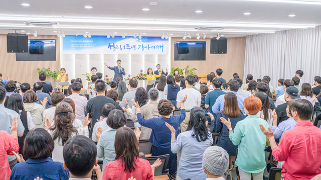 <h6>Worship</h6>