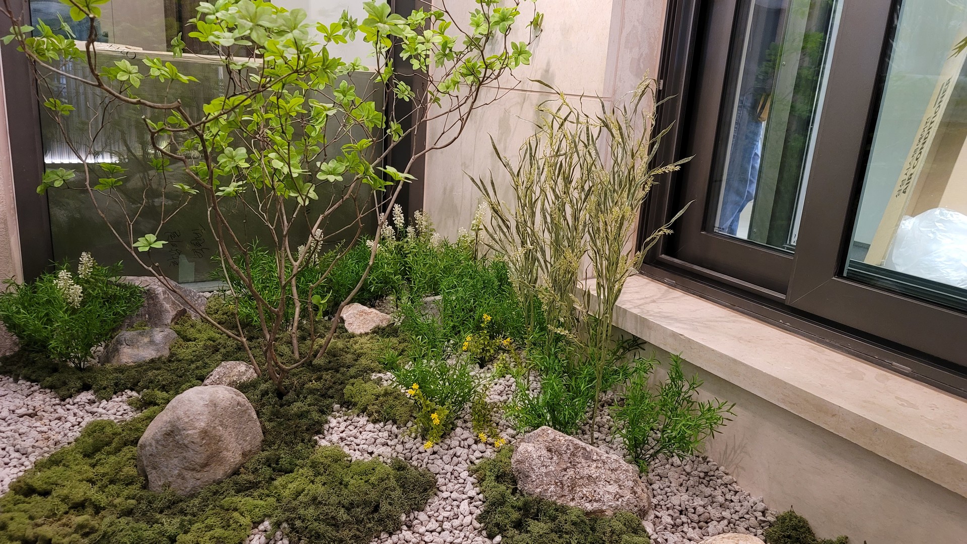 <p style="text-align: center; line-height: 1.15;"><span style="font-size: 20px; color: rgb(255, 255, 255);">[2023]</span></p>  <p style="line-height: 1.15; text-align: center;"><span style="color: #fff;"><span style="font-size: 60px;">한남더힐 테라스 정원</span></span></p> 