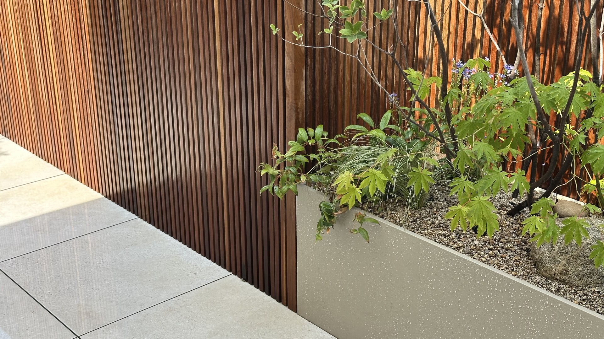 <p style="text-align: center; line-height: 1.15;"><span style="font-size: 20px; color: rgb(255, 255, 255);">[2025]</span></p>  <p style="text-align: center; line-height: 1.15;"><span style="color: rgb(255, 255, 255);"><span style="font-size: 60px;">현대빌라트 테라스 정원</span></span></p> 