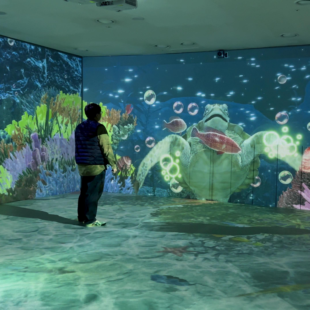 <p style="line-height: 1.1; text-align: center; position: relative; top: 60px;">   <strong style="font-weight: 900;">     <span style="font-size: 14px; letter-spacing: 0px;">서울시립어린이병원</span>   </strong>   <span style="letter-spacing: 0;"><br></span>   <span style="font-size: 10px; letter-spacing: 0px;">5면 인터랙티브 콘텐츠</span> </p>