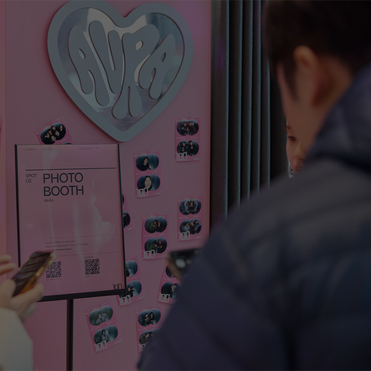 <style>    /* 호버 효과 스타일 */    .franchise-button:hover {      background-color: #ffffff !important;      color: #000000 !important;      border: 1px solid #ffffff !important;      opacity: 1 !important;      cursor: pointer;    } </style>  <a href="https://aurapic.kr/contact" target="_blank" class="franchise-section" style="        width: 100%;        height: 300px !important;        position: relative !important;                /* 링크 밑줄 제거 및 기본 텍스트 색상 유지 */        text-decoration: none !important;        color: inherit;                display: flex !important;        flex-direction: column !important;        align-items: center !important;        justify-content: center !important;                padding: 0px !important;        text-align: center !important;">     <p style="          line-height: 1.6;          letter-spacing: -0.7px;          font-weight: 500;          font-size: 18px !important;          color: #ffffff;          font-family: 'Pretendard', sans-serif;          margin: 0 0 10px 0 !important;          text-align: center;">       포토부스 그 이상의 경험,<br>       아우라픽    </p>     <div style="          width: 100%;          text-align: center;          margin-top: 30px !important;">              <span class="franchise-button" style="            display: inline-block;            padding: 15px 30px !important;            background-color: #ffffff !important;            color: #000000 !important;                        /* span 태그여도 버튼 모양 유지 */            border-radius: 999px;            font-size: 18px !important;            font-weight: 600;            font-family: 'Pretendard', sans-serif;            letter-spacing: -0.5px;            box-sizing: border-box;            border: 1px solid #ffffff !important;            transition: none !important;">          렌탈 문의하기       </span>    </div> </a>