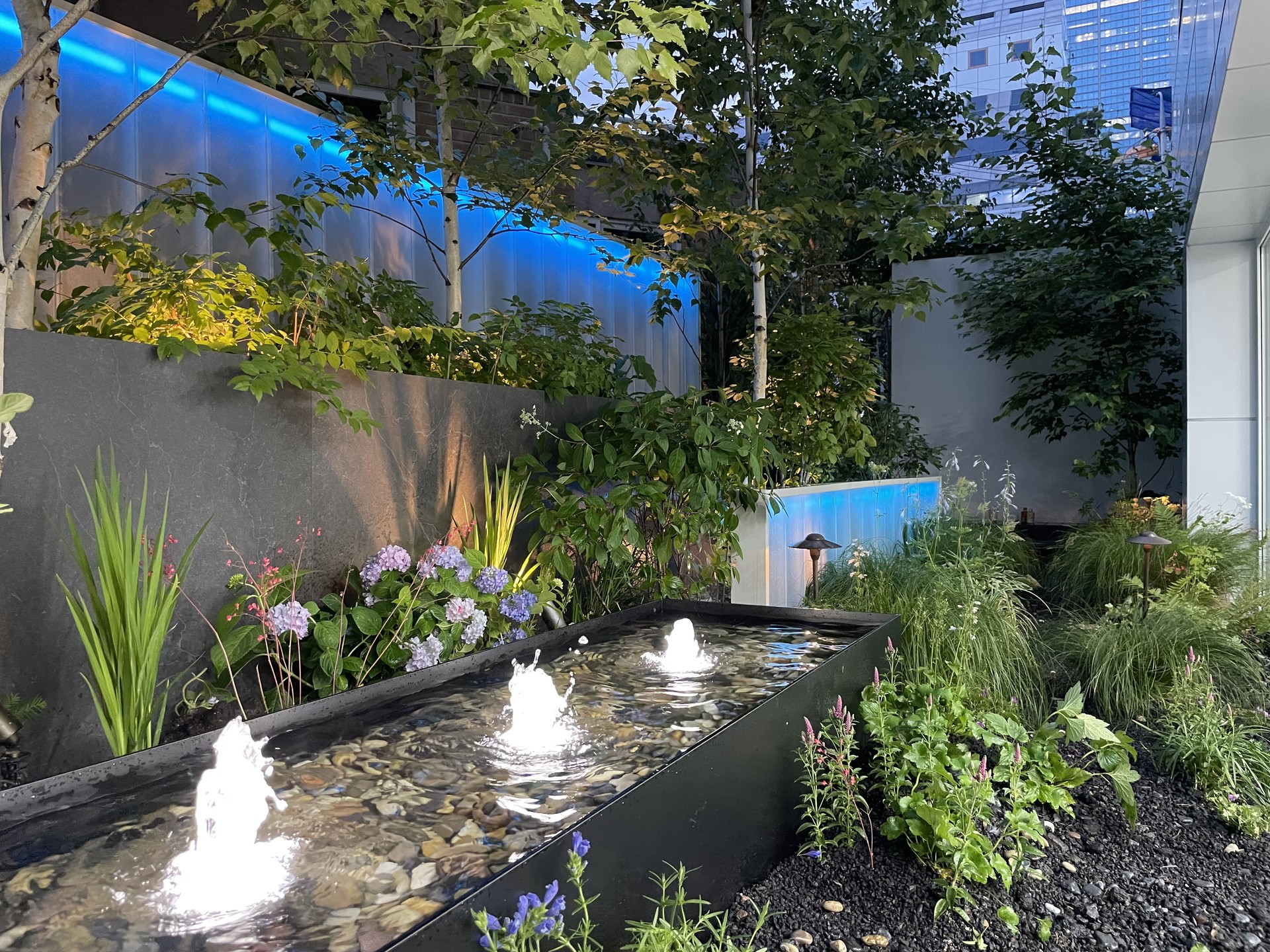 <p style="text-align: center; line-height: 1.15;"><span style="font-size: 20px; color: rgb(255, 255, 255);">[2020]</span></p>  <p style="line-height: 1.15; text-align: center;"><span style="color: rgb(255, 255, 255);"><span style="font-size: 60px;">역삼동 화원빌딩 옥상조경</span></span></p>  <p style="line-height: 1.15; text-align: center;"><span style="font-size: 30px; color: rgb(255, 255, 255);"></span></p>