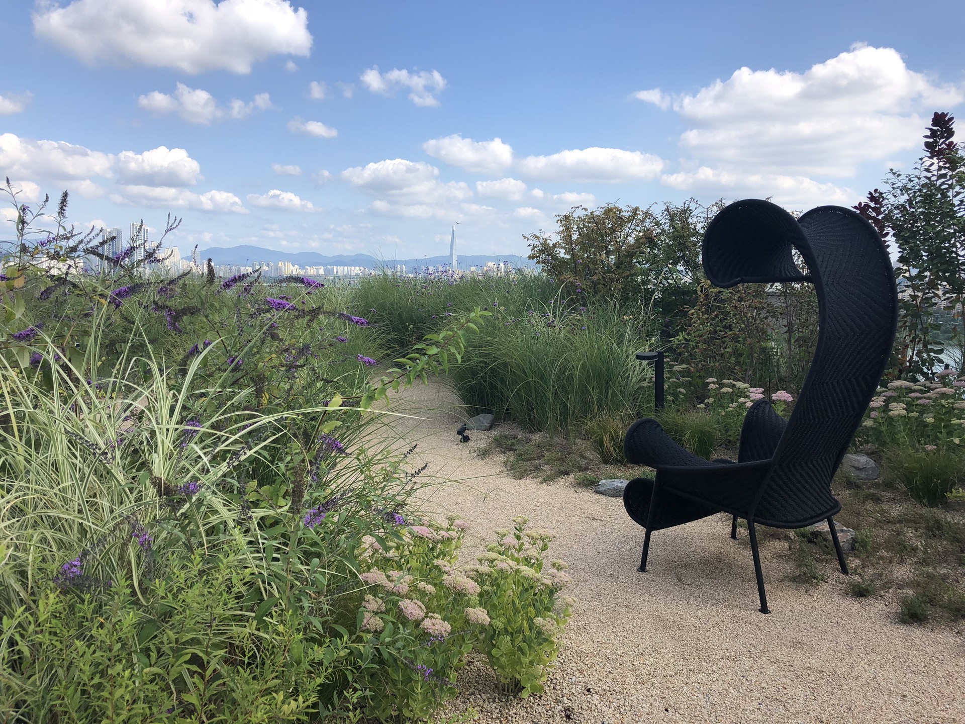 <p style="text-align: center; line-height: 1.15;"><span style="font-size: 20px; color: rgb(255, 255, 255);">[2018]</span></p>  <p style="line-height: 1.15; text-align: center;"><span style="color: #fff;"><span style="font-size: 60px;">한남동 라테라스 정원</span></span></p>  <p style="line-height: 1.15; text-align: center;"><span style="font-size: 30px; color: #fff;"></span></p>