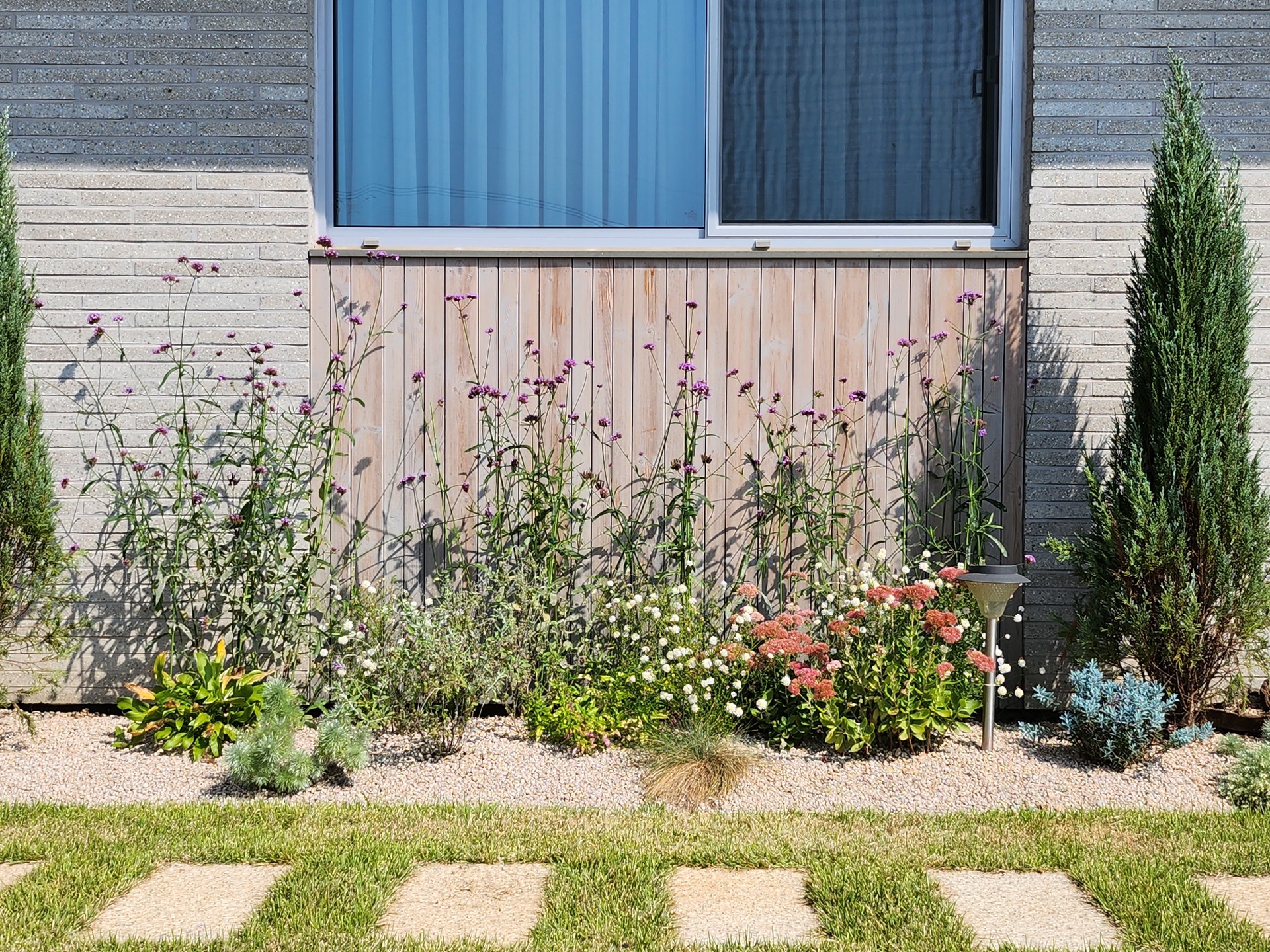 <p style="text-align: center; line-height: 1.15;"><span style="font-size: 20px; color: rgb(255, 255, 255);">[2022]</span></p>  <p style="line-height: 1.15; text-align: center;"><span style="color: #fff;"><span style="font-size: 60px;">퇴촌 오리길 개인주택 정원</span></span></p> 