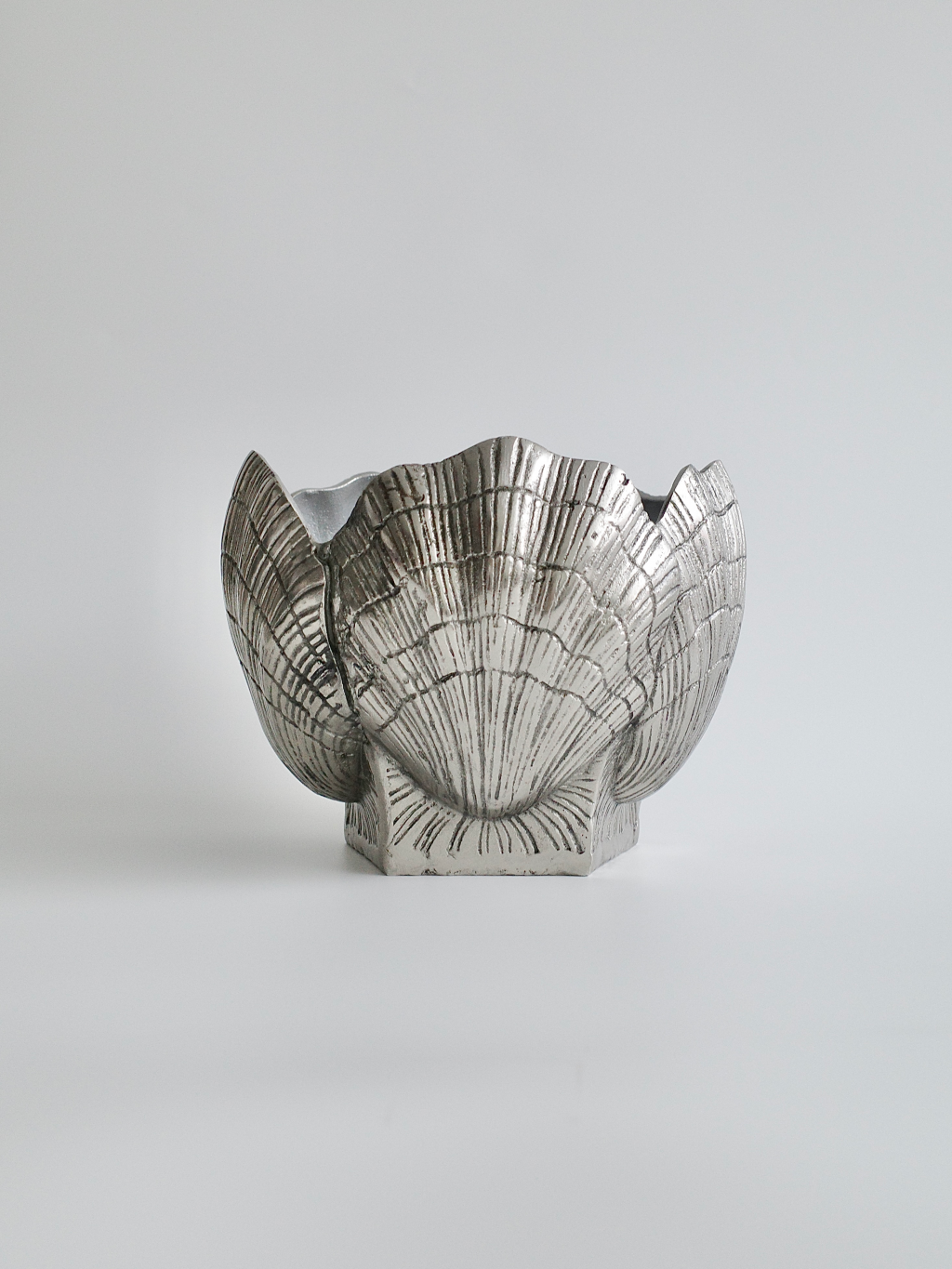 B / Clam shell ice bucket : THE PAVI SOCIETY