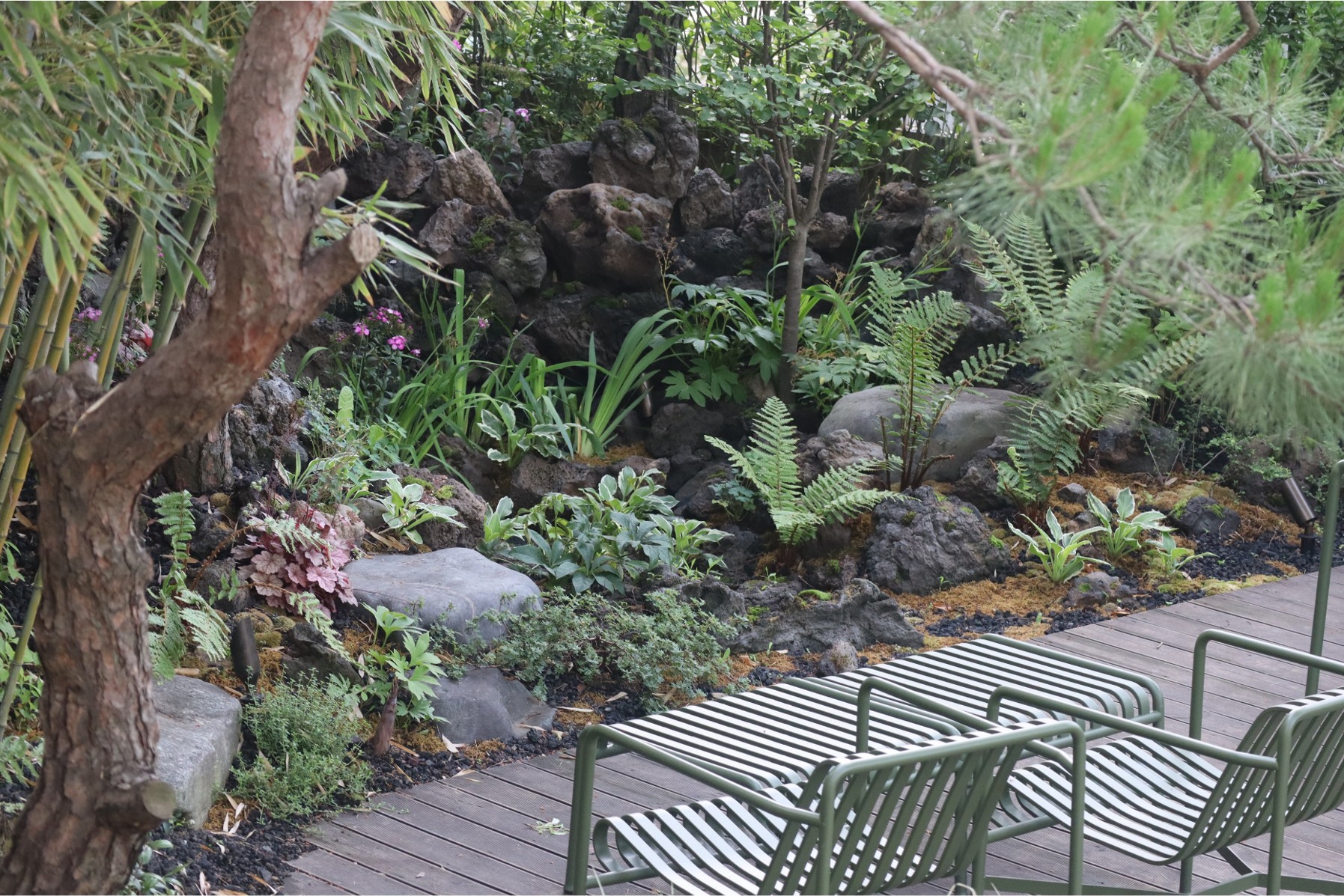 <p style="text-align: center; line-height: 1.15;"><span style="font-size: 20px; color: rgb(255, 255, 255);">[2020]</span></p>  <p style="line-height: 1.15; text-align: center;"><span style="color: #fff;"><span style="font-size: 60px;">성북동 개인주택 정원</span></span></p>  <p style="line-height: 1.15; text-align: center;"><span style="font-size: 30px; color: #fff;"></span></p>