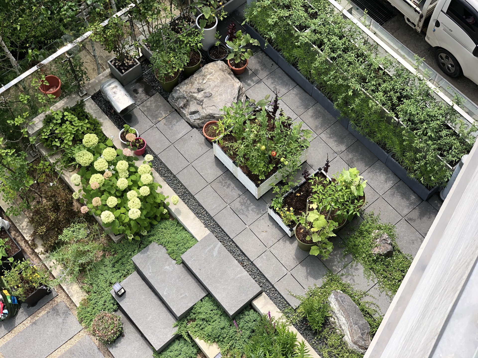 <p style="text-align: center; line-height: 1.15;"><span style="font-size: 20px; color: rgb(255, 255, 255);">[2019]</span></p>  <p style="line-height: 1.15; text-align: center;"><span style="color: #fff;"><span style="font-size: 60px;">운중동 개인주택 정원</span></span></p>  <p style="line-height: 1.15; text-align: center;"><span style="font-size: 30px; color: #fff;"></span></p>