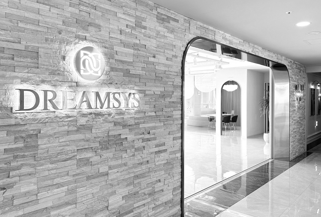 <h1 style="text-align: center; font-size:40px;">회사소개</h1><p style="text-align: center; font-size: 18px; font-weight: 300; line-height: 25px; padding: 0 100px;">25년 이상 축적된 전문 노하우와 독자적인 특허기술을 기반으로 뷰티 및 헬스케어 산업을 선도합니다. 믿을 수 있는 품질과 혁신적인 솔루션으로 고객님의 건강하고 아름다운 삶을 만드는 데 전념합니다.</p>