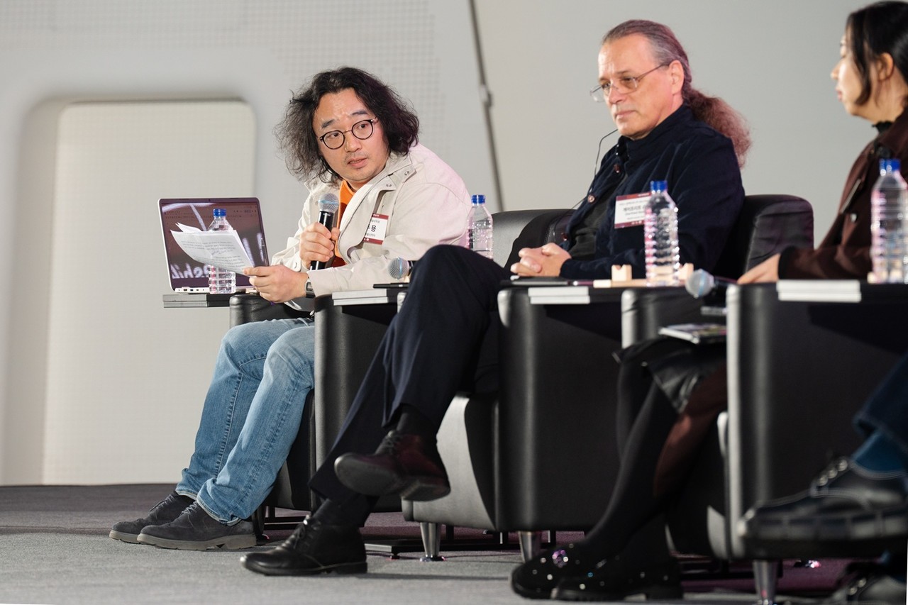 Moderator : JuYong PARK, Professor, Graduate School of Culture Technology, KAIST