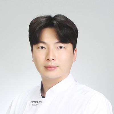 <div><span style="font-size: 18px; font-weight: bold;">김영훈</span><br><span style="font-size: 14px; font-weight: normal;">(주)김덕규과자점/본부장<br>경남 김해시 구지로 20<br><br></span></div>
