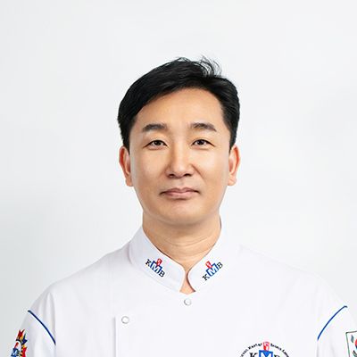 <div><span style="font-size: 18px; font-weight: bold;">김동욱</span><br><span style="font-size: 14px; font-weight: normal;">아뜰리에아방/실장<br>경기도 안양시 동안구 벌말로 113-2<br><br></span></div>