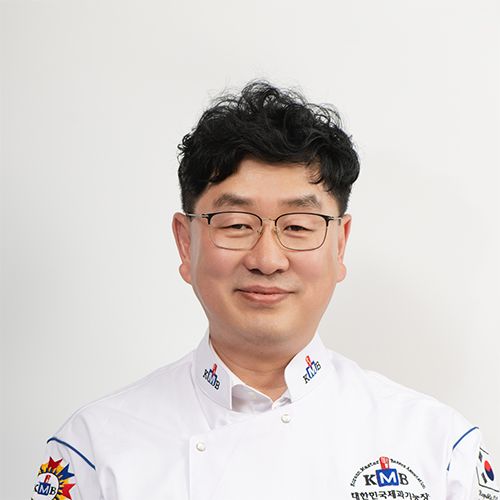 <div><span style="font-size: 18px; font-weight: bold;">김대석</span><br><span style="font-size: 14px; font-weight: normal;">굿팡/대표<br>대구시 달서구 조암남로 52</span></div>