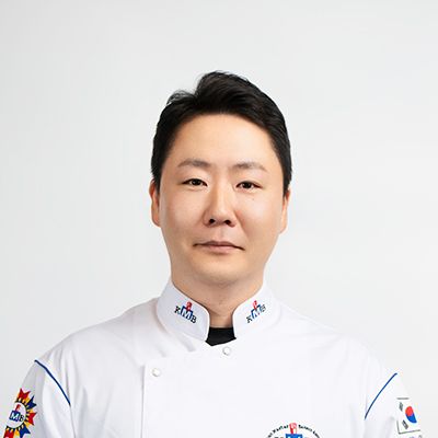 <div><span style="font-size: 18px; font-weight: bold;">최동인</span><br><span style="font-size: 14px; font-weight: normal;">(주)레이크블랑제리/대표<br>경기도 일산서구 중앙로 1456<br><br></span></div>