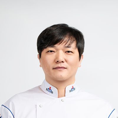 <div><span style="font-size: 18px; font-weight: bold;">지성진</span><br><span style="font-size: 14px; font-weight: normal;">랜드마크195/이사<br>충남 천안시 유량로 195<br><br></span></div>