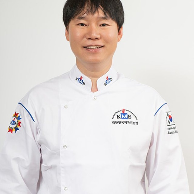 <div><span style="font-size: 18px; font-weight: bold;">김세환</span><br><span style="font-size: 14px; font-weight: normal;">네스트호텔 인천/차장<br>인천시 중구 운서동 2877-1<br><br></span></div>