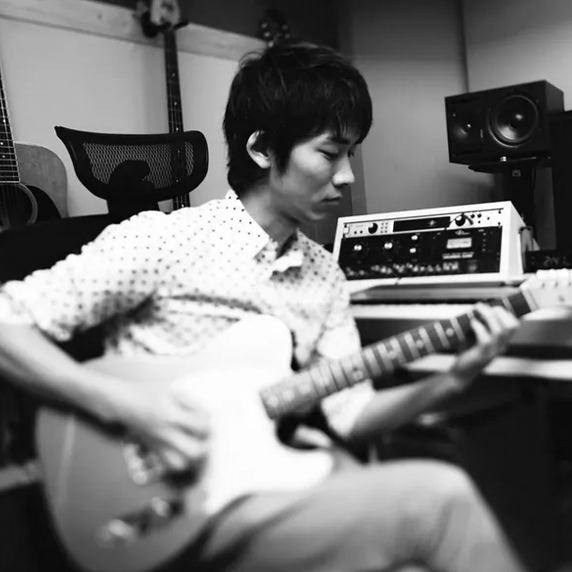 <span style="color: #ffffff;"><br><h6><b>板垣祐介</span>