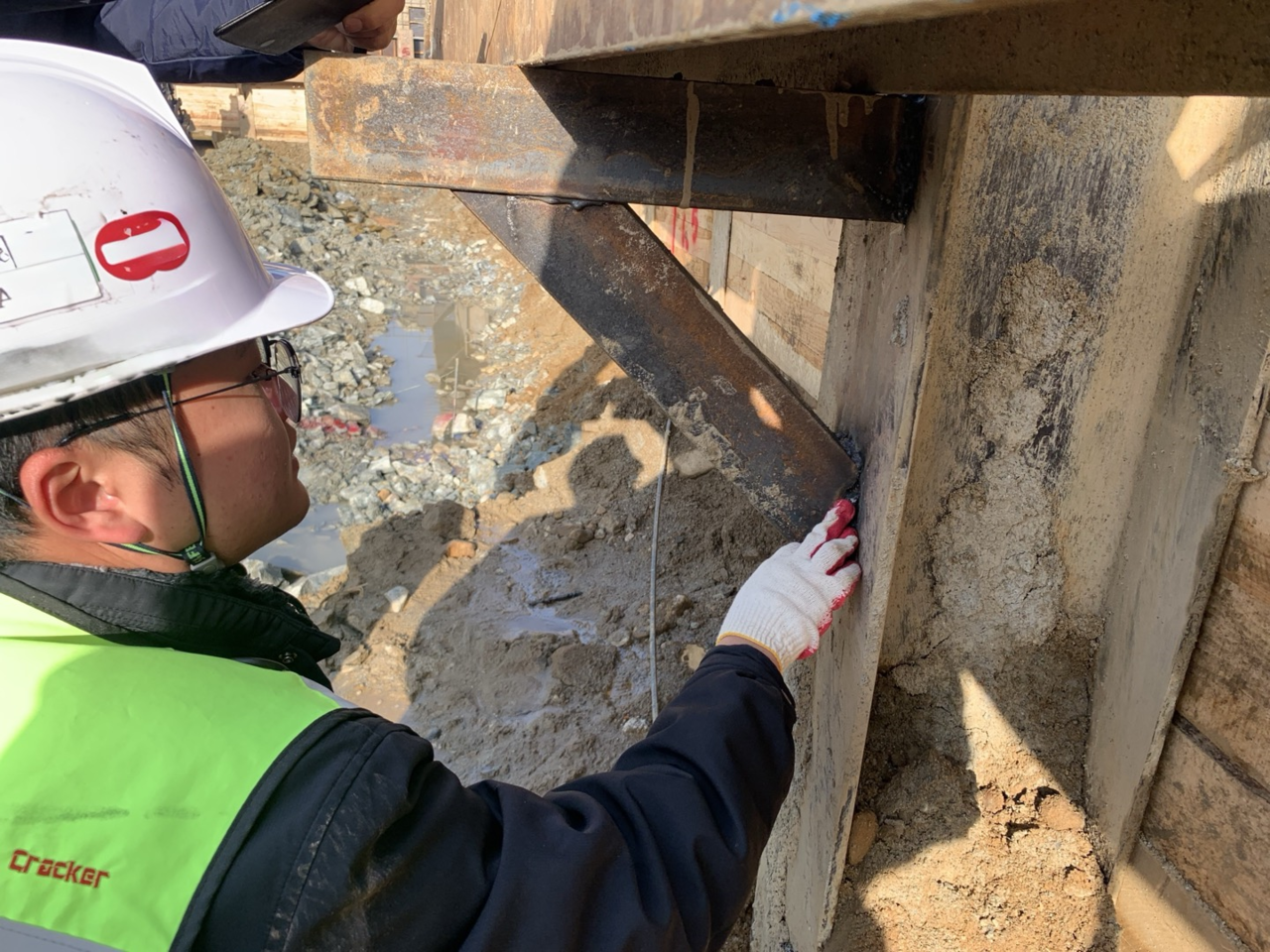 <span style="font-size: 16px;"><strong>【흙막이 가시설 안전점검】</strong></span></p>