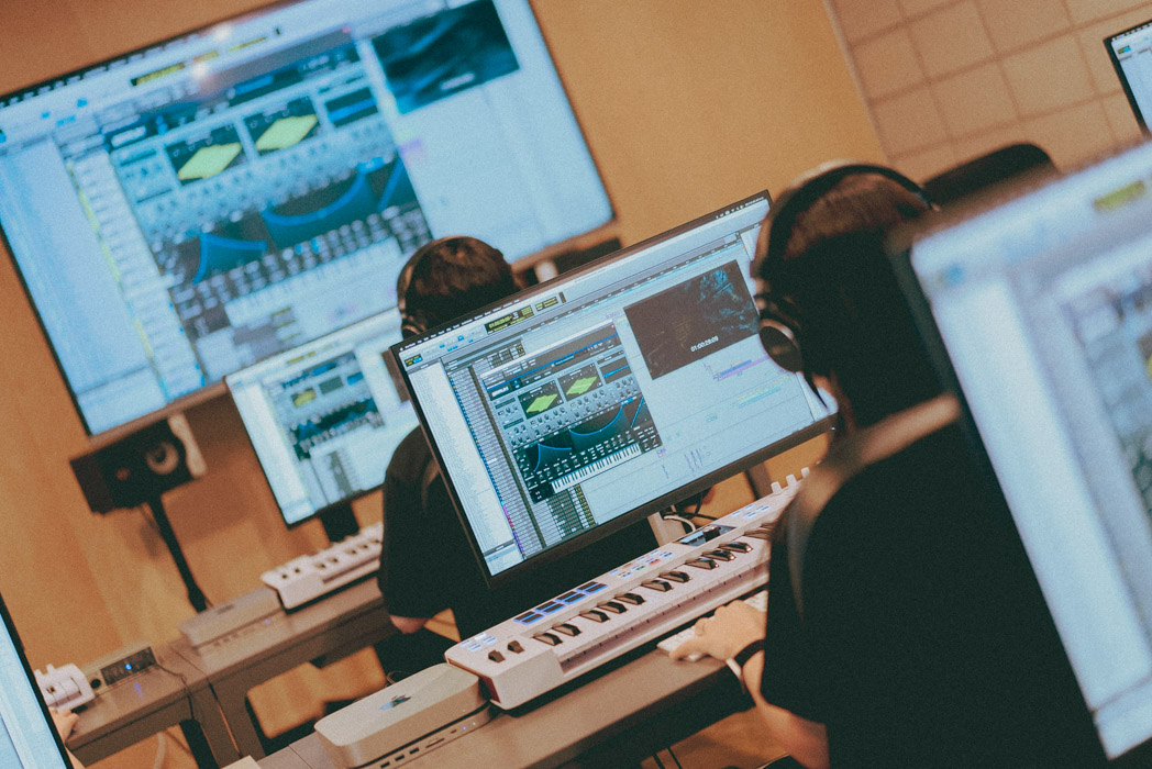 / 영상 사운드 디자인 과정 신디사이저 수업 중 /