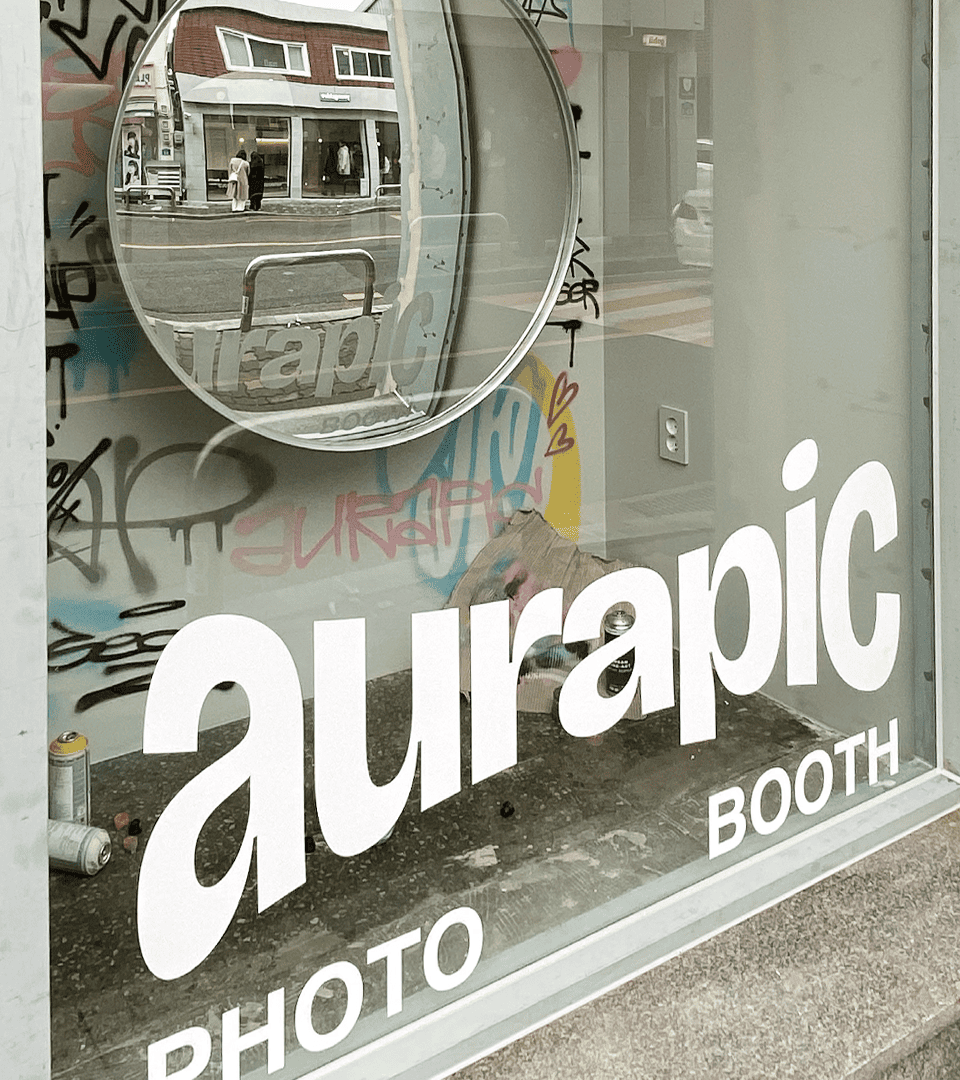 포토부스 대여 렌탈 : 프리미엄 아우라픽과 함께