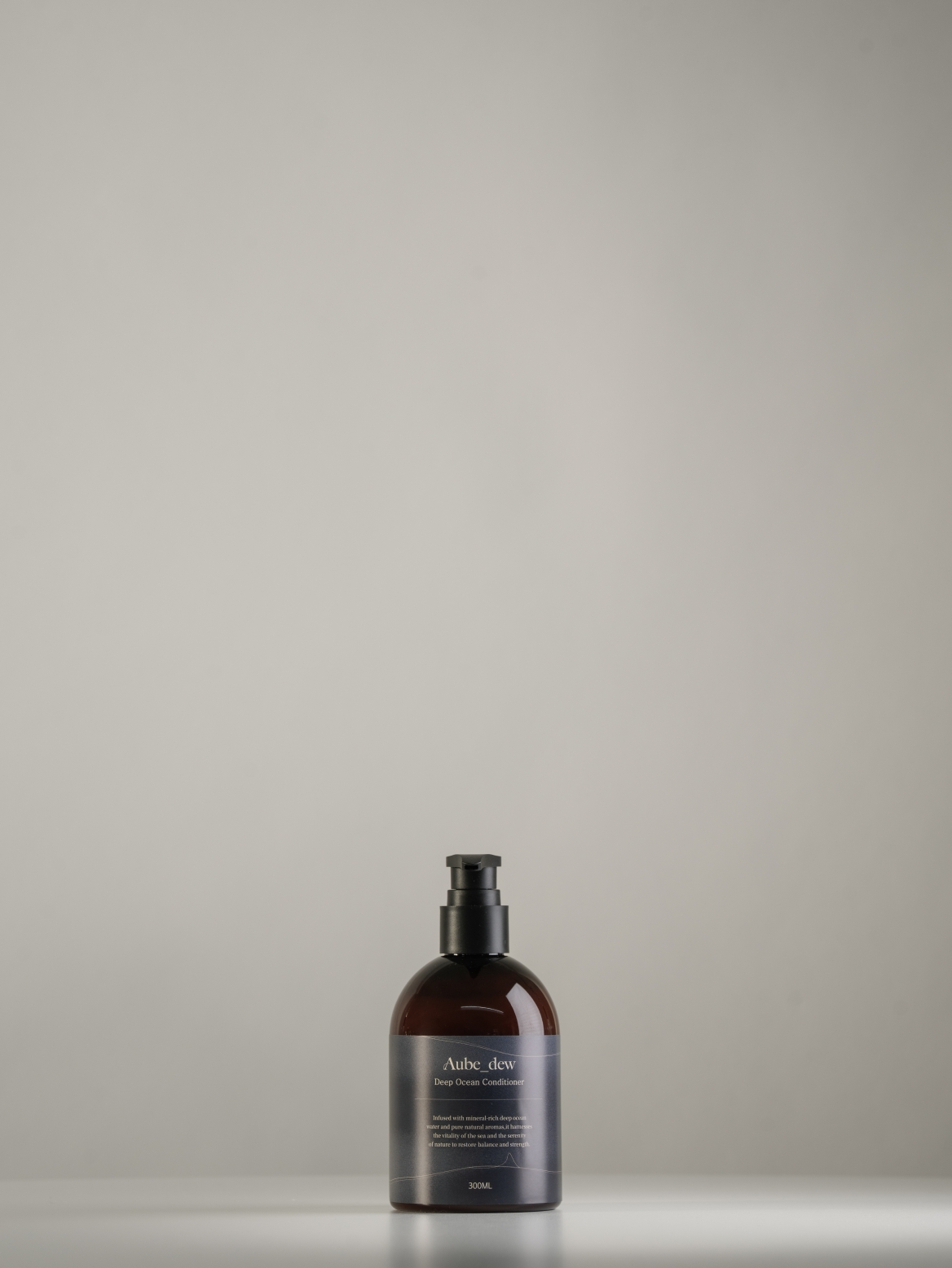 Deep Ocean Conditioner _ 무겁게 감싸지 않고 모발 본연의 결을 정돈해, 사용할수록 자연스럽게 편안해지는 컨디셔너