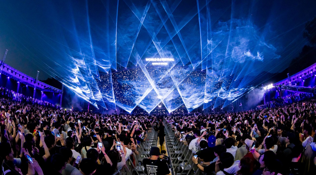 <p style="line-height: 0.9; padding-top: 20px;"><span style=" font-family: Pretendard; padding: 60px 0px 0px 20px;"><b>2025 World DJ Festival</b> <br><span style=" font-family: Pretendard; padding: 60px 0px 0px 20px; font-size: 16px; margin-bottom: 60px;">After movie</span></p>