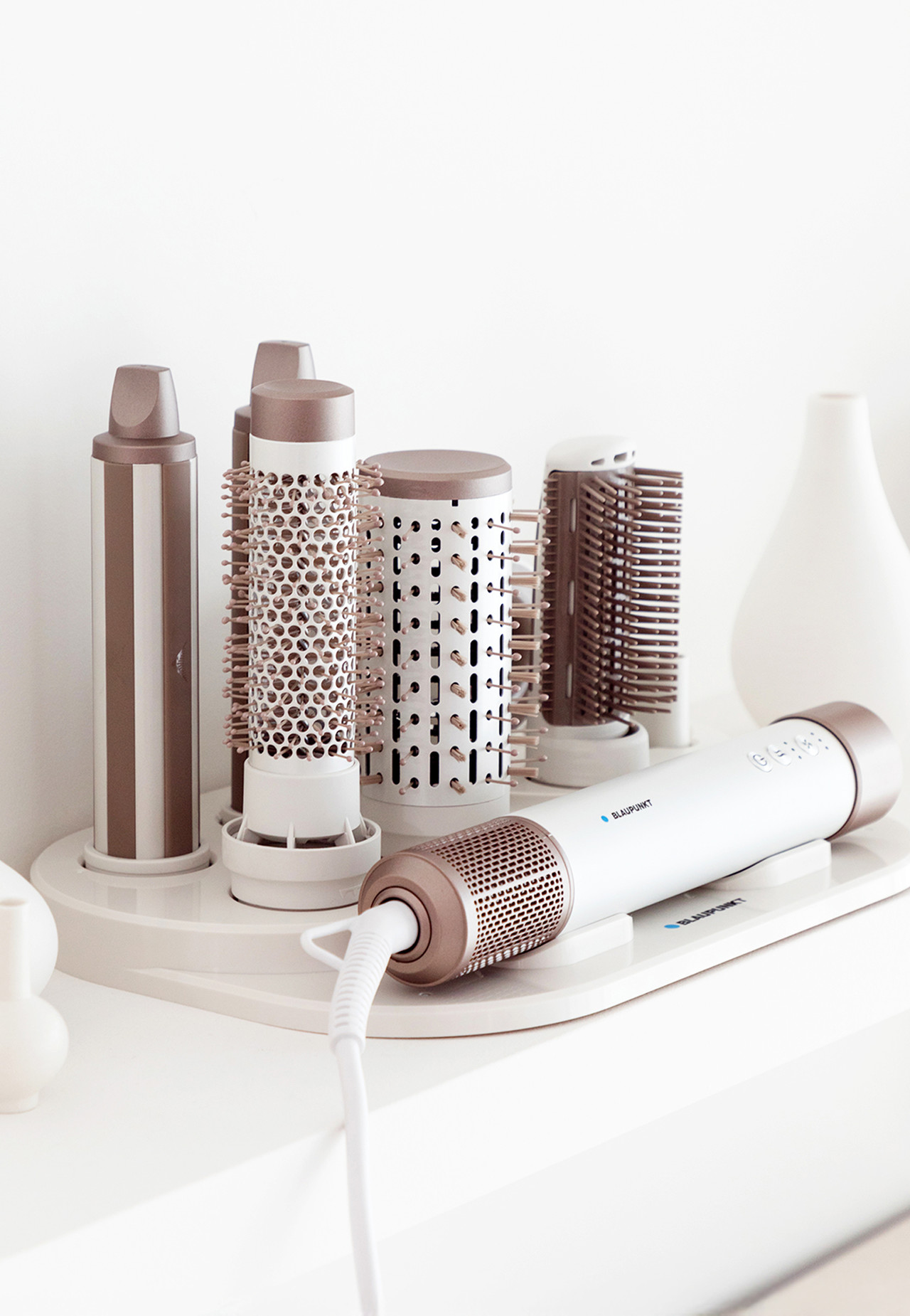 디지털 블라우퐁트 에어이지 헤어스타일러 상세페이지 디자인, 비티와이플러스 상세페이지, 비티와이플러스 상세페이지 디자인 제작, 와디즈 상세페이지 디자인, 펀딩 상세페이지 디자인, 헤어드라이기 상세페이지 디자인, 블라우퐁트 상세페이지 디자인, 헤어 제품 상세페이지 디자인