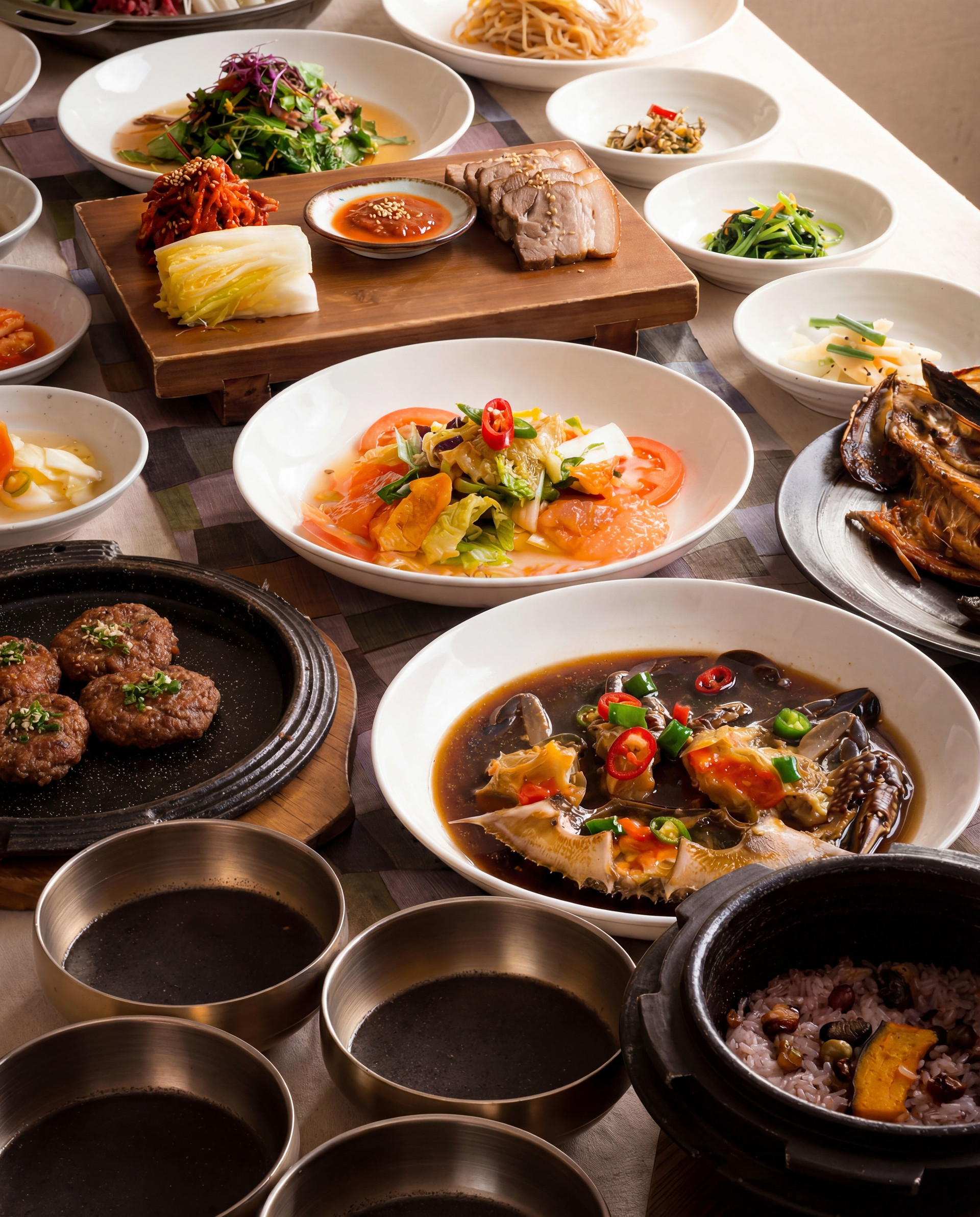 <span style="line-height: 160%">계절의 흐름을 따라<br>정갈하게 이어지는<br>프리미엄 코스 한 상</span>