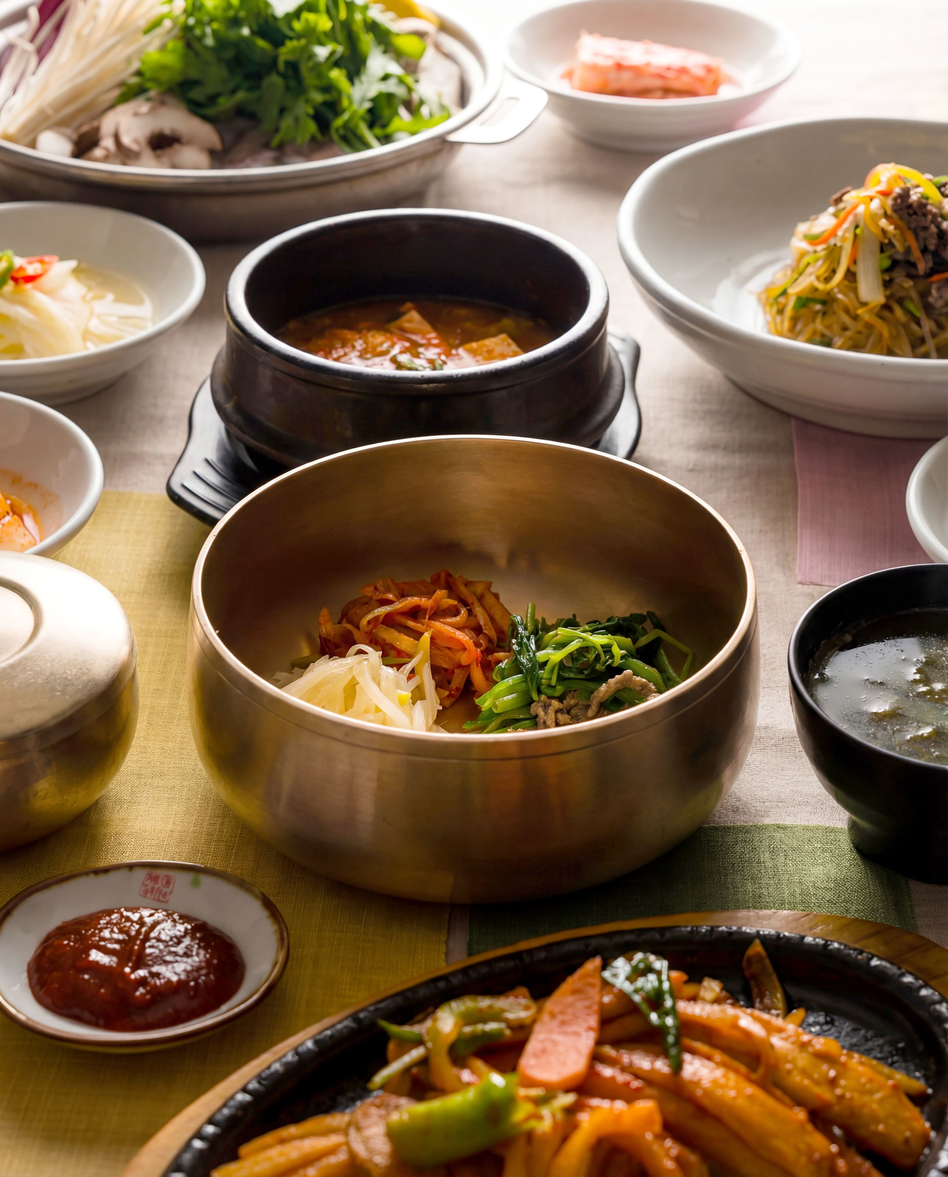 <span class="menutype-mo">한상 정식</span><span>대표 요리를 품격있게 담아낸<br>든든한 한정식 정식</span>