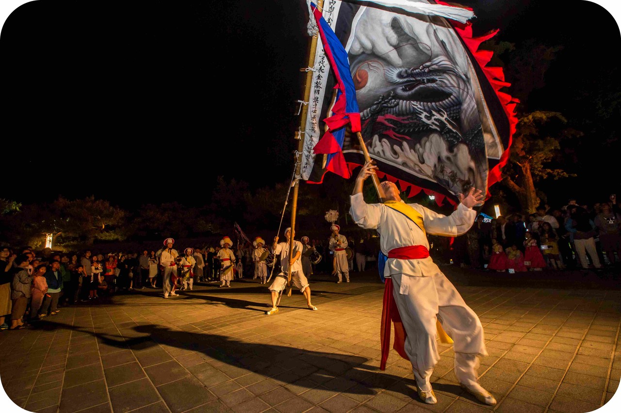 전주한옥마을 문화재야행 개막공연 연희공연 기접 대형 용깃발 퍼포먼스