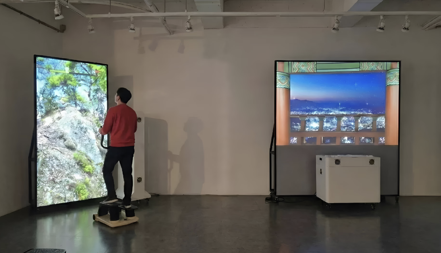 대규모 공사없이 공간에 가져다 놓기만 하면 인터랙션을 구현하는 이동형 프로젝션