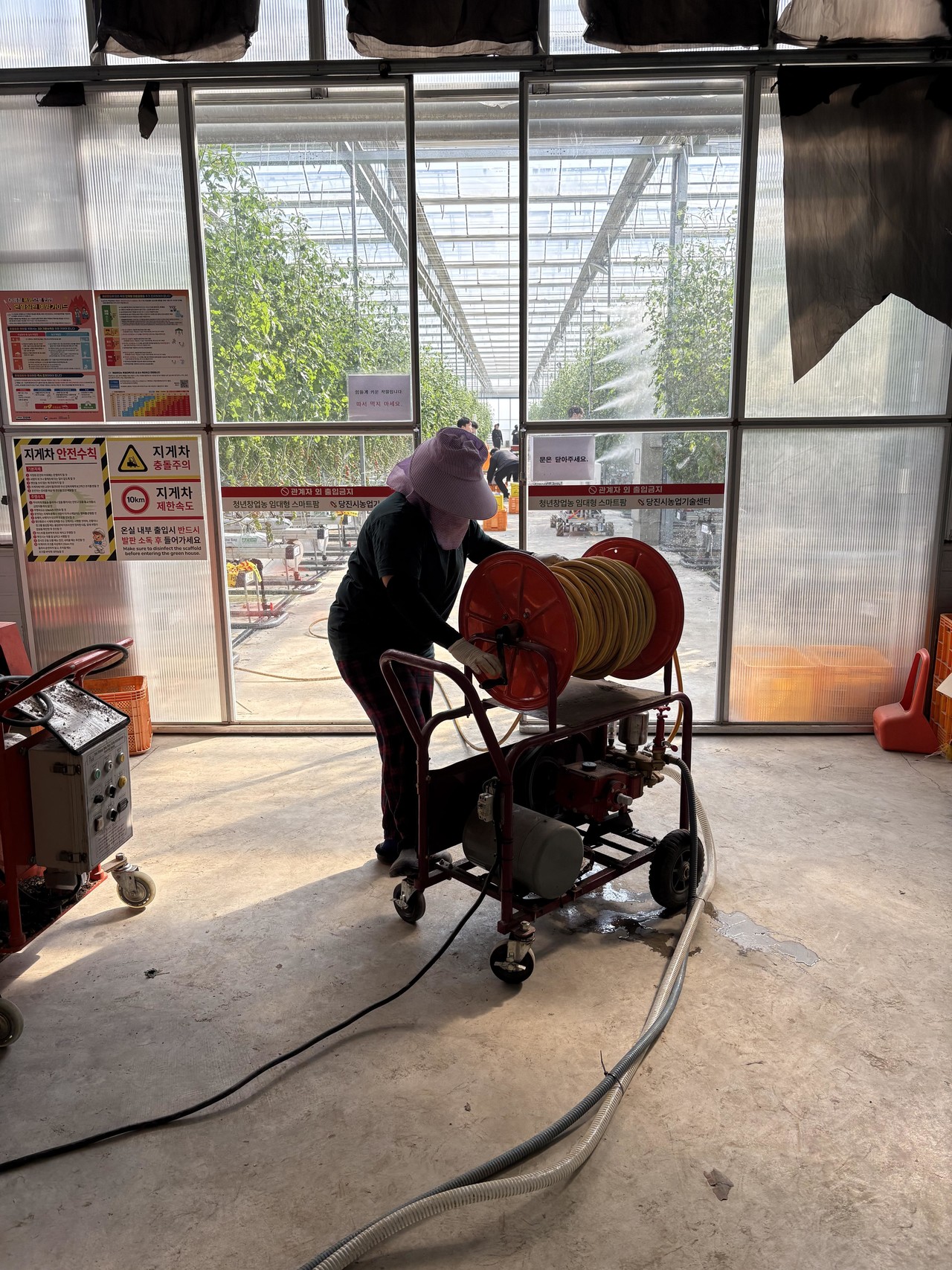 <h4>방제 작업<br>오래 걸리고<br>힘드시죠?</h4>