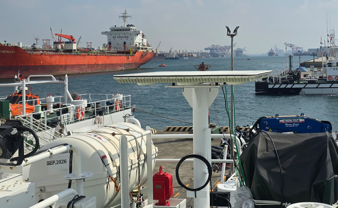 <p class="soln_tit">Marine OTM Antenna Solution</p>