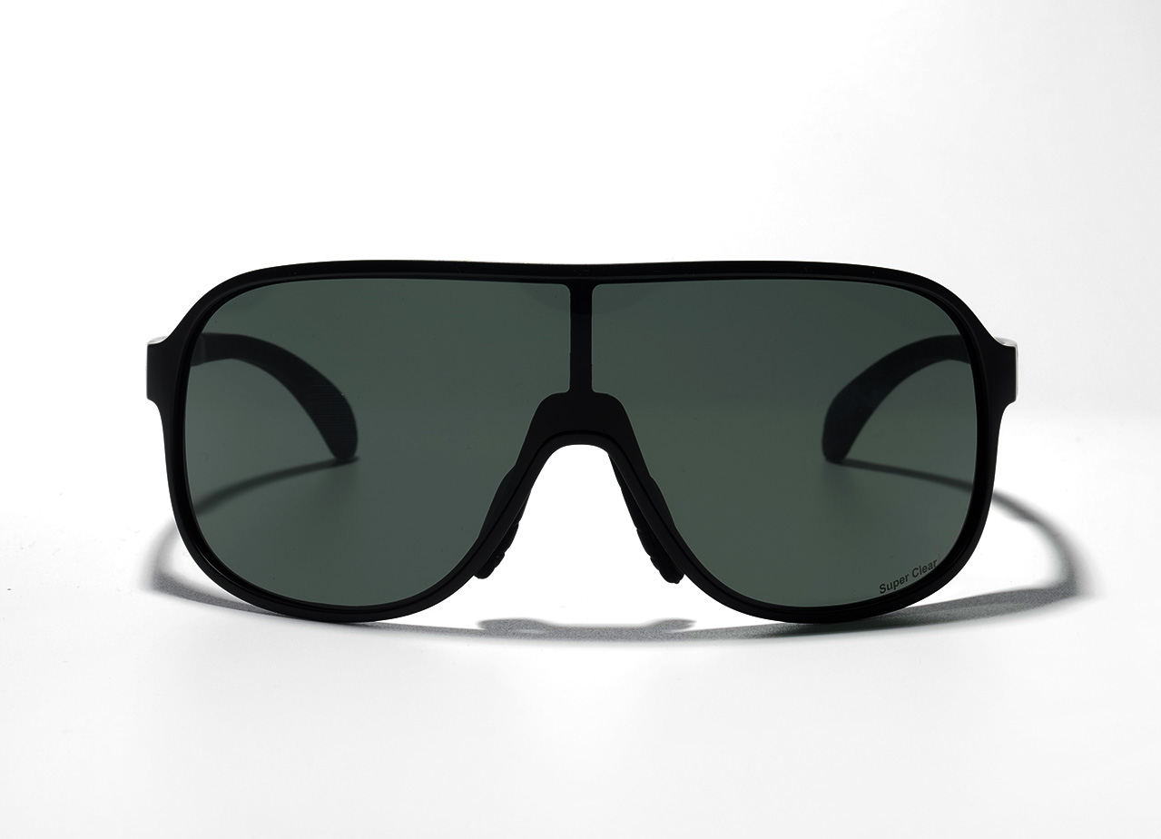 Black Frame_Smoke Black Lens