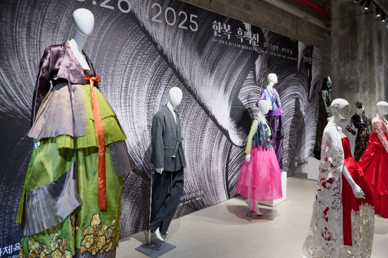 < Hanbok Black & White > Exhibition _General Planning & Direction_2025.10.21-10.26