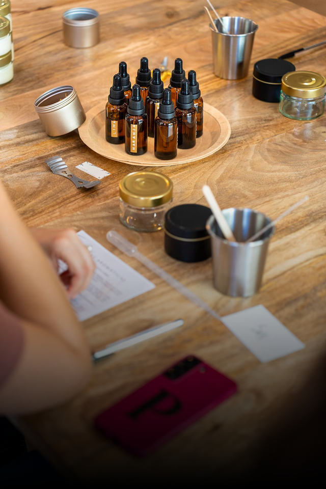 <p><span style="font-size: 24px;"><strong><span style="letter-spacing: -1px;">전문 교육 사업</span></strong></span></p>  <p> 	<br> </p>  <p><span style="font-size: 18px; letter-spacing: -1px;">아로마웰니스 전문 교육</span></p>  <p><span style="font-size: 18px; letter-spacing: -1px;">프로그램을 기획&middot;운영합니다.</span></p>