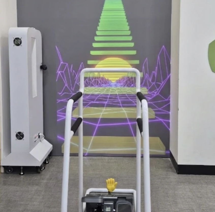 130인치 초대형 세로 스크린과 모션 센싱의 만남. 제자리에서 걷는 것만으로 전 세계를 여행하는 VR 워킹 투어를 경험하세요. 1평 공간에서 시작하는 몰입형 체험