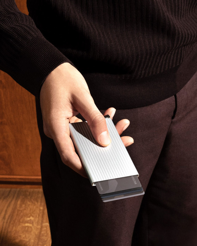 <p style="padding-top:1rem; line-height:1; text-align:left;"><strong><span style="color: rgb(34, 34, 34);">카드프로텍터+ 플루트</span></strong></p>  <p style="line-height:1; font-size: 13px; text-align:left;"><span style="color: rgb(34, 34, 34);">88,000원-</span></p>