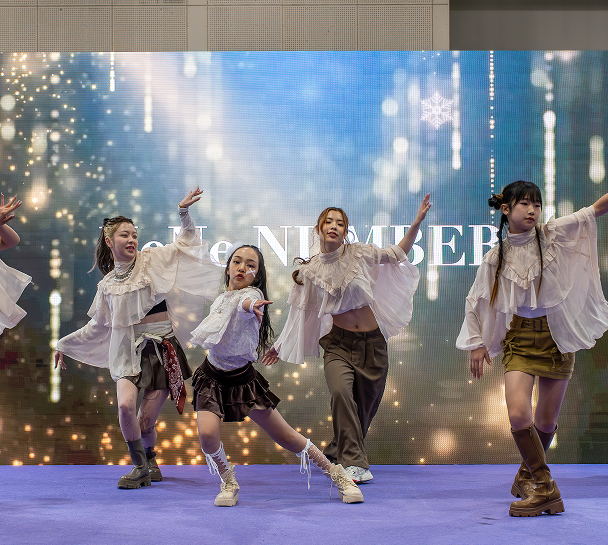 Main Stage performance at Korea Expo Tokyo featuring traditional hanbok fashion and cultural show.