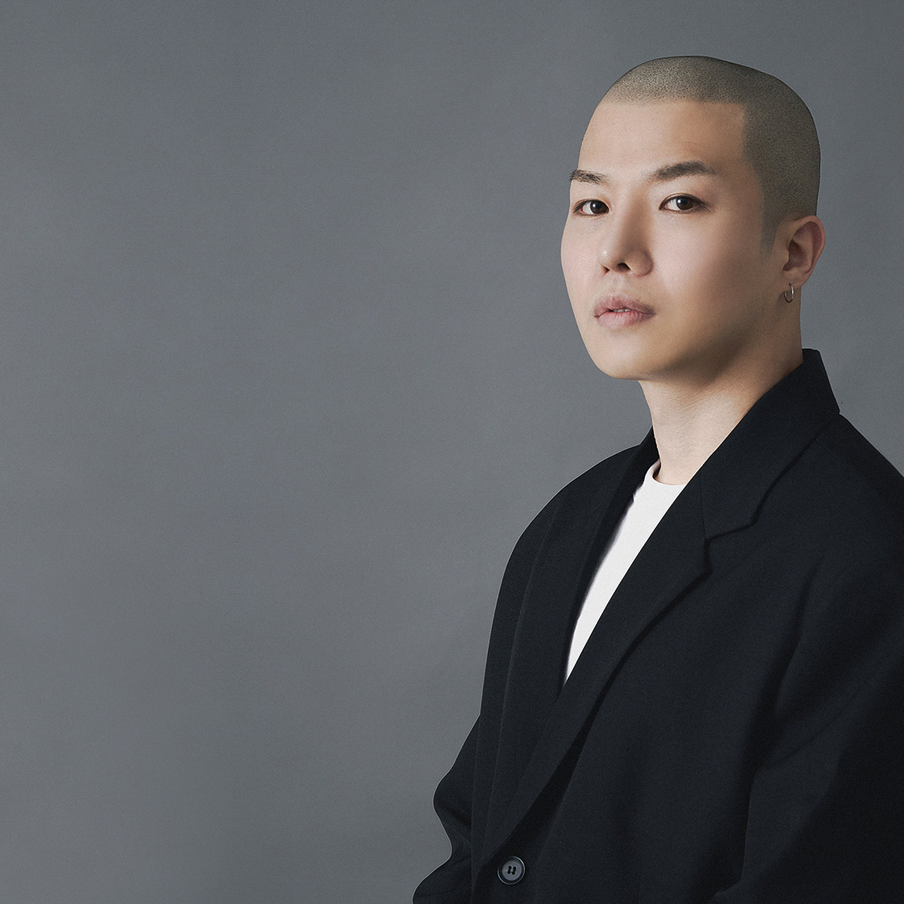 울산 직영점<br>Scalp Designer<br>IAN 원장<br><br> 현)그레이시티 울산직영점 대표원장<br> 전)그레이시티 청주직영점 대표원장<br> Scalp Micro Pigmentation 자격 수료<br> 그레이시티 스칼프 아카데미 S.M.P 전문가 과정 수료<br> 그레이시티 잠실본사 starter ~ finisher 과정 이수<br> WHITEHOUSE SEOUL HOMME CUT 마스터 과정 수료<br> ISO17024 국제 SMP 경연 대회 운영위원회 부위원장<br> K-아트페어 SMP 부문 협력 운영위원장<br> 시사 국제미용 연합회 회장