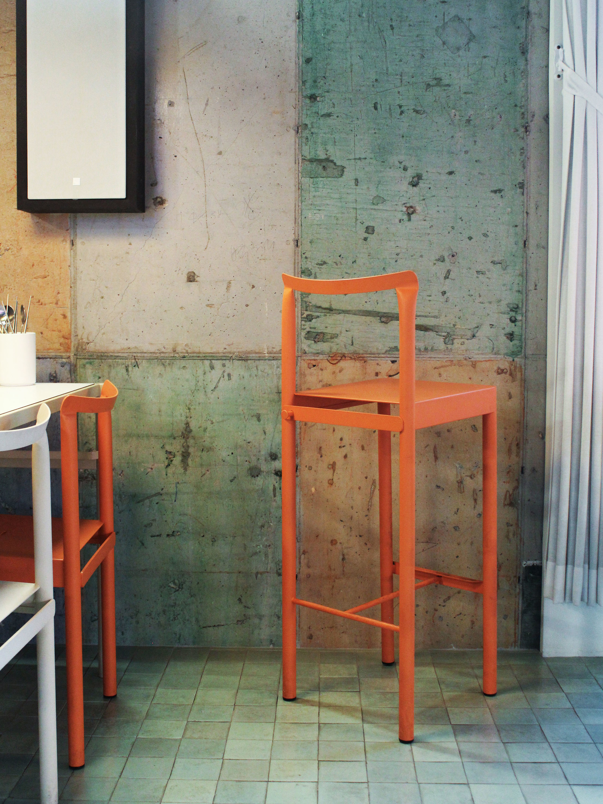 MULTIPLE BAR CHAIR FOR LOCAL STITCH