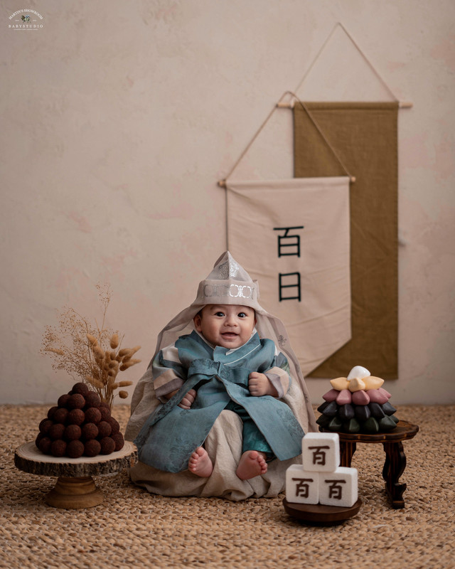 <p style="text-align:left; font-size:16px; margin-top:26px;">TRADITONAL TABLE<br><span style="color:#666;">- 100day, 1th brithday</span></p>