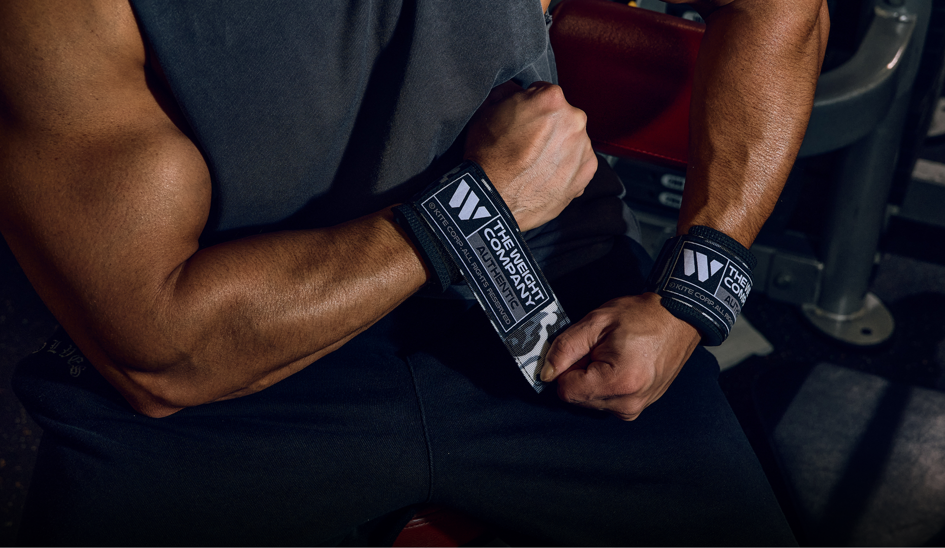 당신의 운동이 더 길어지고, 더 단단해질 수 있도록.<br>THE WEIGHT COMPANY는, 오늘도 당신의 루틴 옆에 남는 장비를 만들겠습니다