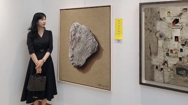 클릭하시면 전시사진들을 보실수 있습니다.