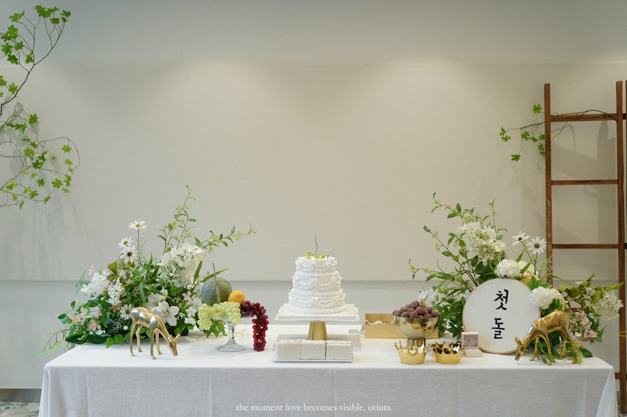 <p style="text-align:left; font-size:16px; margin-top:26px;">Place Flora 플레이스 플로라 대전<br><span style="color:#666;">Winter hall 겨울홀</span></p>