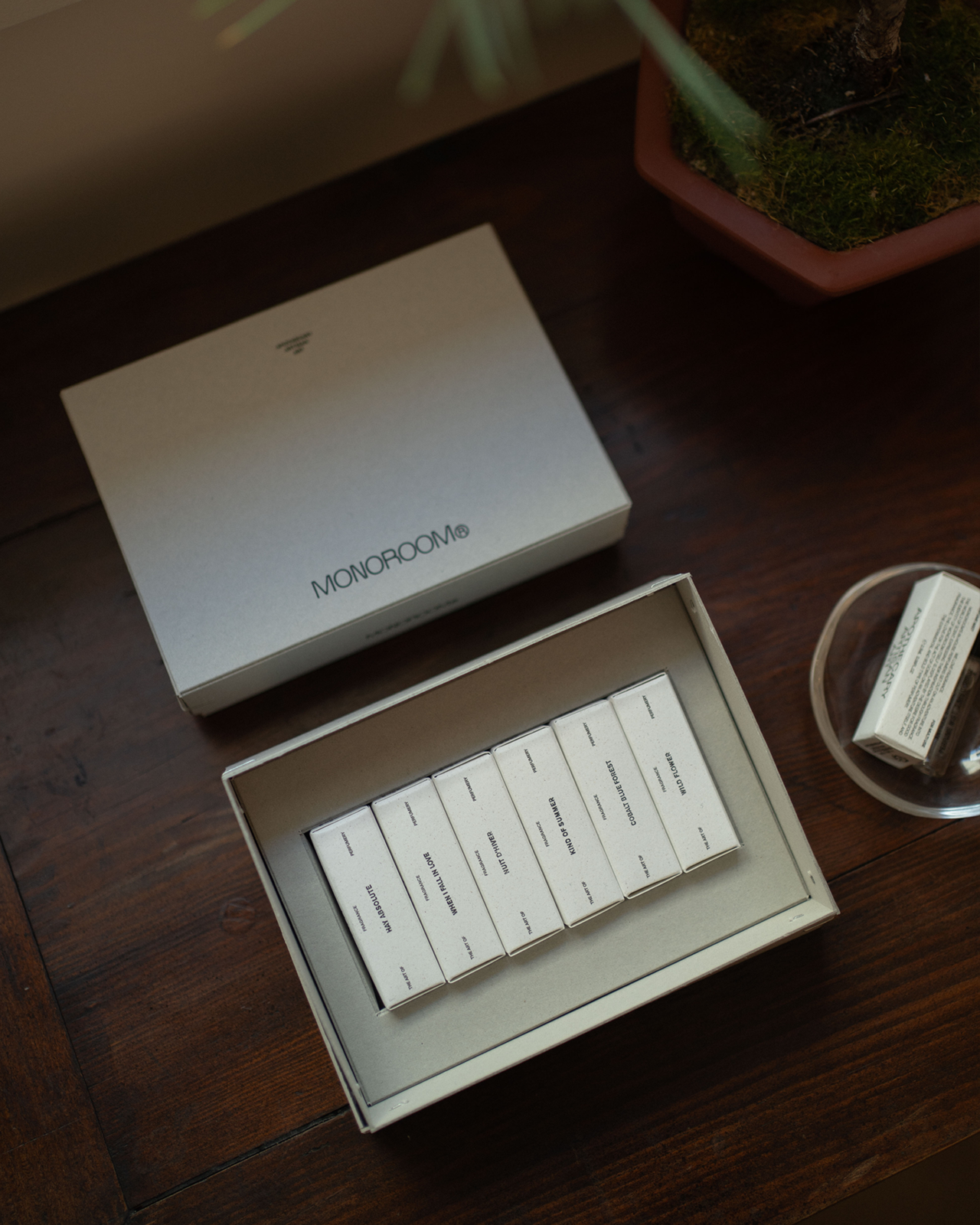 모노룸의 모든 향기를 샘플로 체험해볼 수 있는 패키지